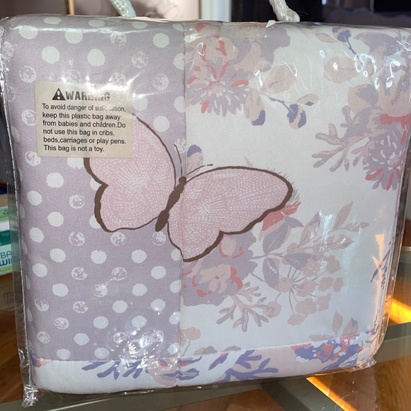 La Premura standard crib bedding set. Brand new. Never used. Retails for $49. - Picture 2 of 3